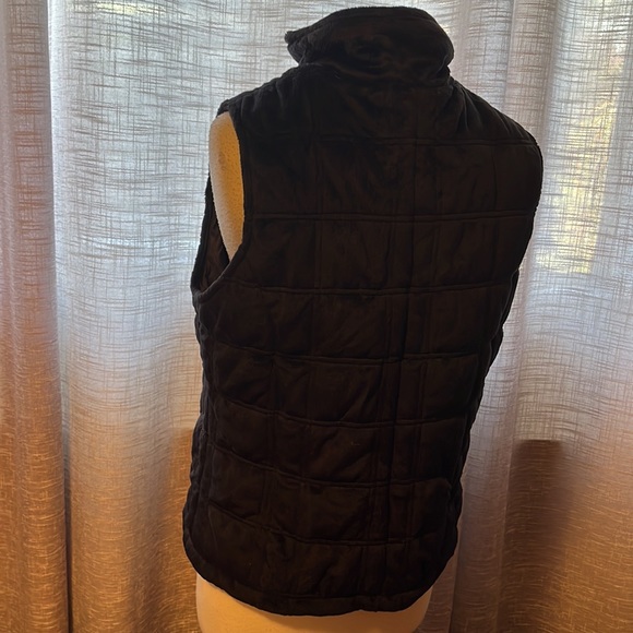 NWT Black puffer vest - Picture 4 of 7